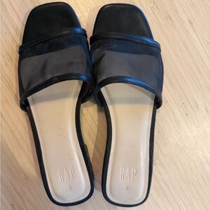 Gap size 6 mesh sandals
